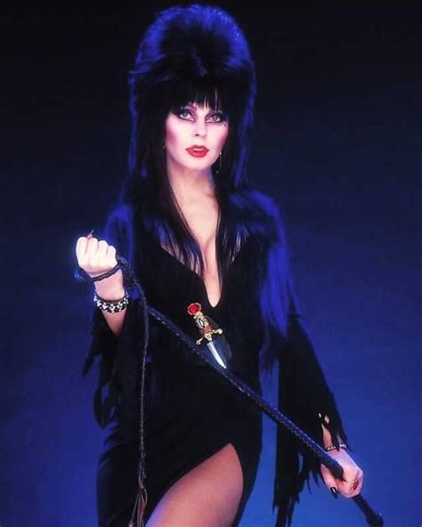 Elvira, Mistress Of The Dark: 30 Stunning Photos of。